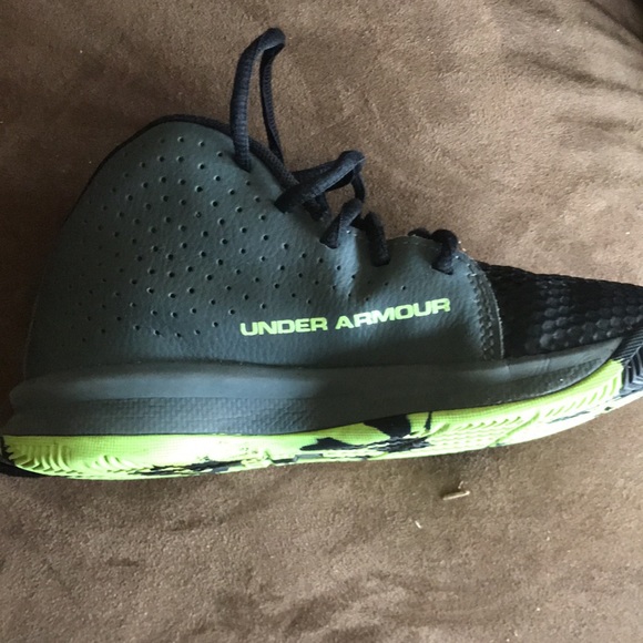 youth basketball shoes - Picture 8 of 10